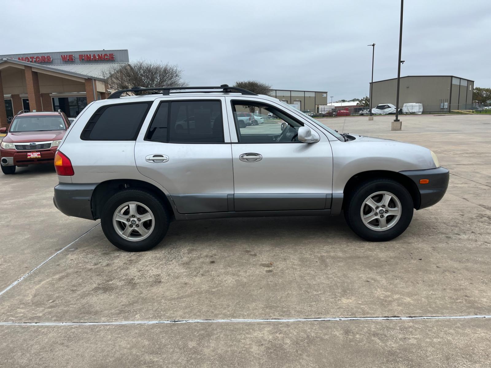 2003 SILVER /gray Hyundai Santa Fe GLS (KM8SC13D53U) with an 2.7L V6 DOHC 24V engine, 4-Speed Automatic Overdrive transmission, located at 14700 Tomball Parkway 249, Houston, TX, 77086, (281) 444-2200, 29.928619, -95.504074 - Photo #7
